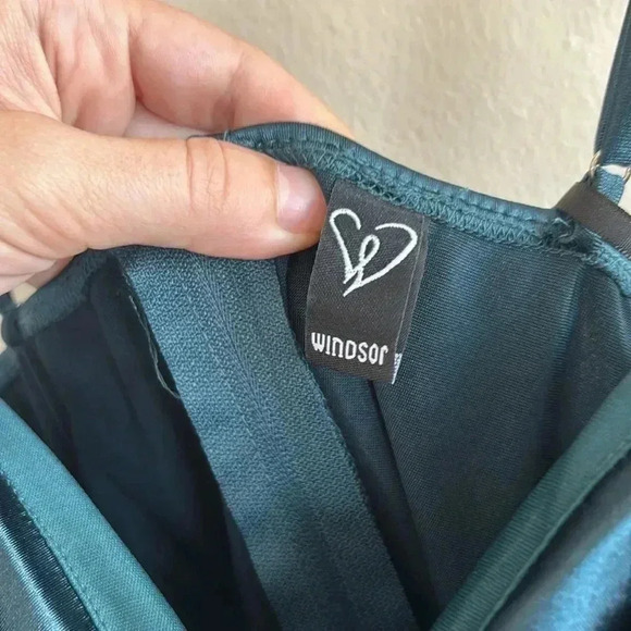 Windsor Emerald Dress - Picture 4 of 8